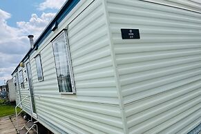 4 Bed Seaside Caravan, Free Wifi Pet Friendly