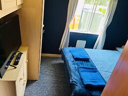 4 Bed Seaside Caravan, Free Wifi Pet Friendly