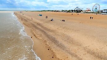 4 Bed Seaside Caravan, Free Wifi Pet Friendly