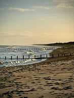 4 Bed Seaside Caravan, Free Wifi Pet Friendly
