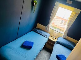 4 Bed Seaside Caravan, Free Wifi Pet Friendly