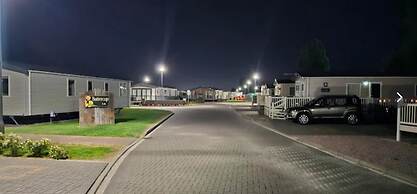 4 Bed Seaside Caravan, Free Wifi Pet Friendly