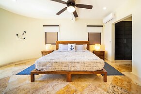 Luxury Beachfront Condo 3 BR - El Faro Ref 301