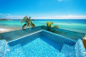 Luxury Beachfront Condo 3 BR - El Faro Ref 301