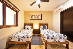 Luxury Beachfront Condo 3 BR - El Faro Ref 301