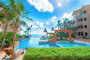 Luxury Beachfront Condo 3 BR - El Faro Ref 301