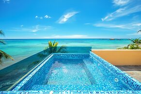 Luxury Beachfront Condo 3 BR - El Faro Ref 301