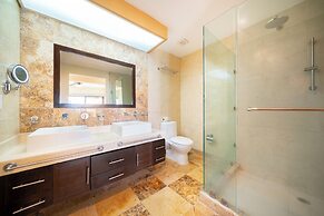 Luxury Beachfront Condo 3 BR - El Faro Ref 301