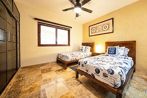 Luxury Beachfront Condo 3 BR - El Faro Ref 301