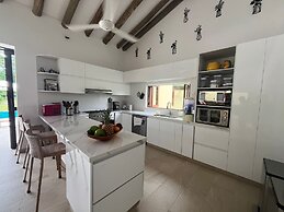 Yeguas V18 by Wynwood House