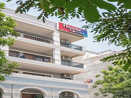 Housr 1 RK Apartment Sec 28 Gurgaon Mega