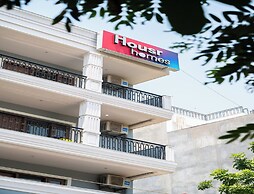 Housr 1 RK Apartment Sec 28 Gurgaon Mega