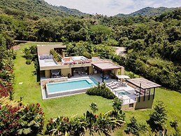 Yeguas T5 by Wynwood House