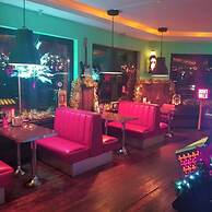 Moes Diner Hotel