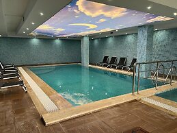 Heaven Hills Complex