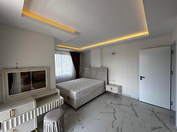 Heaven Hills Complex