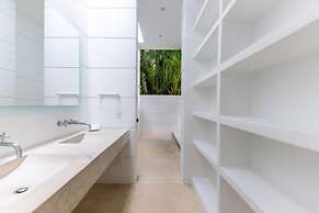 Yeguas Z26 by Wynwood House