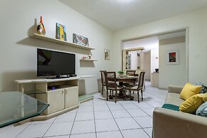 2min da Praia de Copacabana - A303