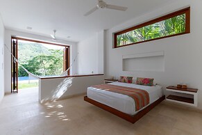 Yeguas U31 by Wynwood House