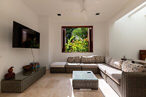 Yeguas U31 by Wynwood House