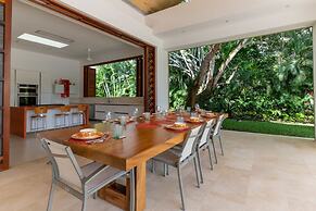 Yeguas U31 by Wynwood House