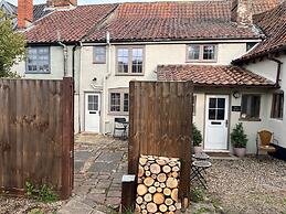 Harleston Norfolk/ Suffolk Border Historic Cottage