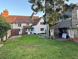Harleston Norfolk/ Suffolk Border Historic Cottage