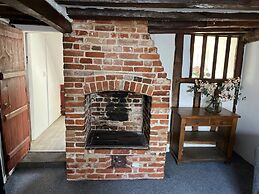 Harleston Norfolk/ Suffolk Border Historic Cottage