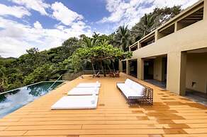 Yeguas R3 by Wynwood House