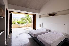 Yeguas R3 by Wynwood House