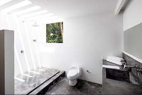 Yeguas R3 by Wynwood House