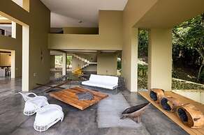 Yeguas R3 by Wynwood House