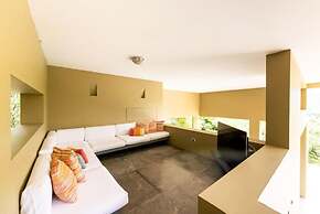 Yeguas R3 by Wynwood House