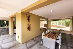 Yeguas R3 by Wynwood House