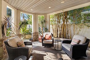 Seventh & Shore Stylish Seal Beach Home w/ Elevator, Fireplace + Bold 