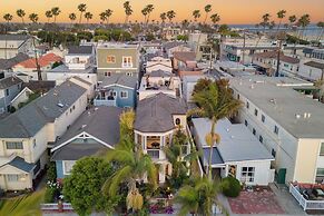 Seventh & Shore Stylish Seal Beach Home w/ Elevator, Fireplace + Bold 