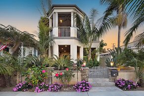 Seventh & Shore Stylish Seal Beach Home w/ Elevator, Fireplace + Bold 