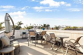 Seventh & Shore Stylish Seal Beach Home w/ Elevator, Fireplace + Bold 