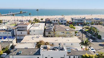 Seventh & Shore Stylish Seal Beach Home w/ Elevator, Fireplace + Bold 