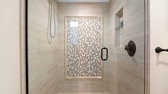 Seventh & Shore Stylish Seal Beach Home w/ Elevator, Fireplace + Bold 