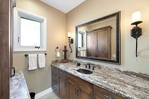 Seventh & Shore Stylish Seal Beach Home w/ Elevator, Fireplace + Bold 