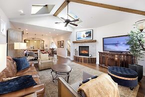 Seventh & Shore Stylish Seal Beach Home w/ Elevator, Fireplace + Bold 