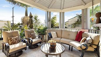 Seventh & Shore Stylish Seal Beach Home w/ Elevator, Fireplace + Bold 