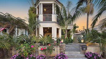 Seventh & Shore Stylish Seal Beach Home w/ Elevator, Fireplace + Bold 