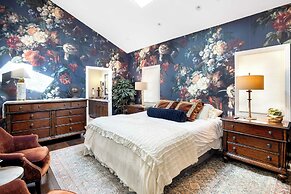 Seventh & Shore Stylish Seal Beach Home w/ Elevator, Fireplace + Bold 