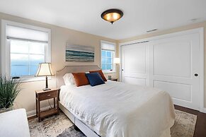Seventh & Shore Stylish Seal Beach Home w/ Elevator, Fireplace + Bold 