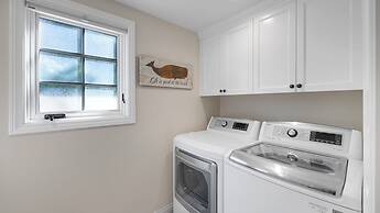Seventh & Shore Stylish Seal Beach Home w/ Elevator, Fireplace + Bold 