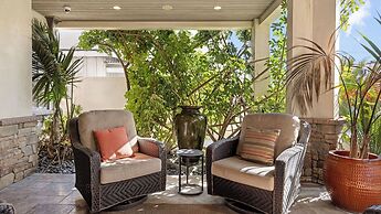 Seventh & Shore Stylish Seal Beach Home w/ Elevator, Fireplace + Bold 