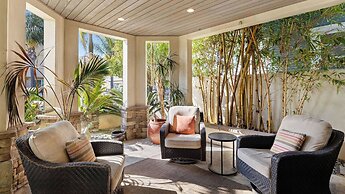 Seventh & Shore Stylish Seal Beach Home w/ Elevator, Fireplace + Bold 