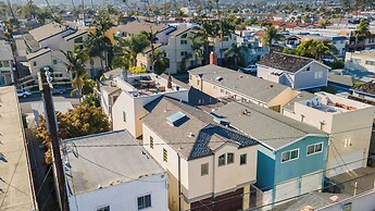 Seventh & Shore Stylish Seal Beach Home w/ Elevator, Fireplace + Bold 